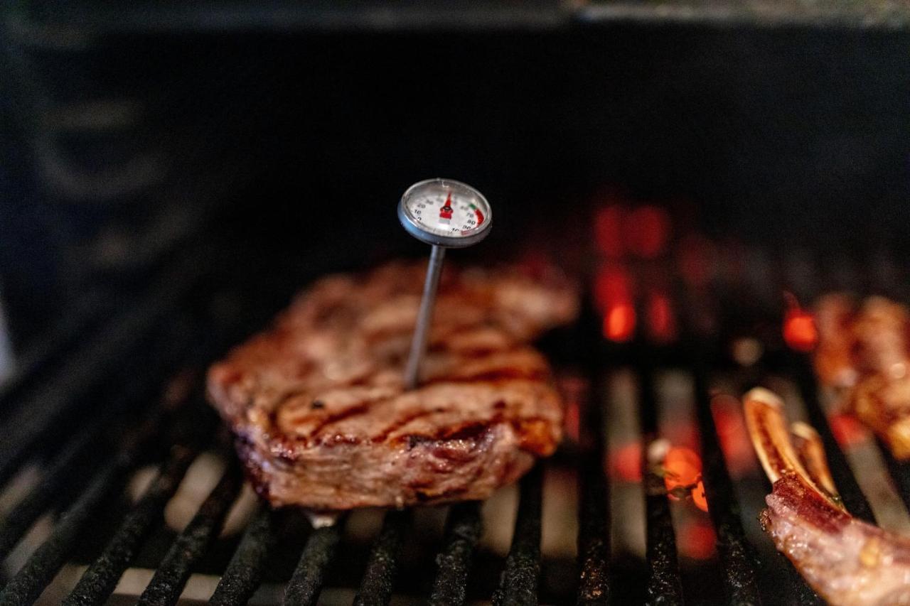 Lighthouse Golf & Spa Hotel Balcic Exterior foto A meat thermometer in a steak