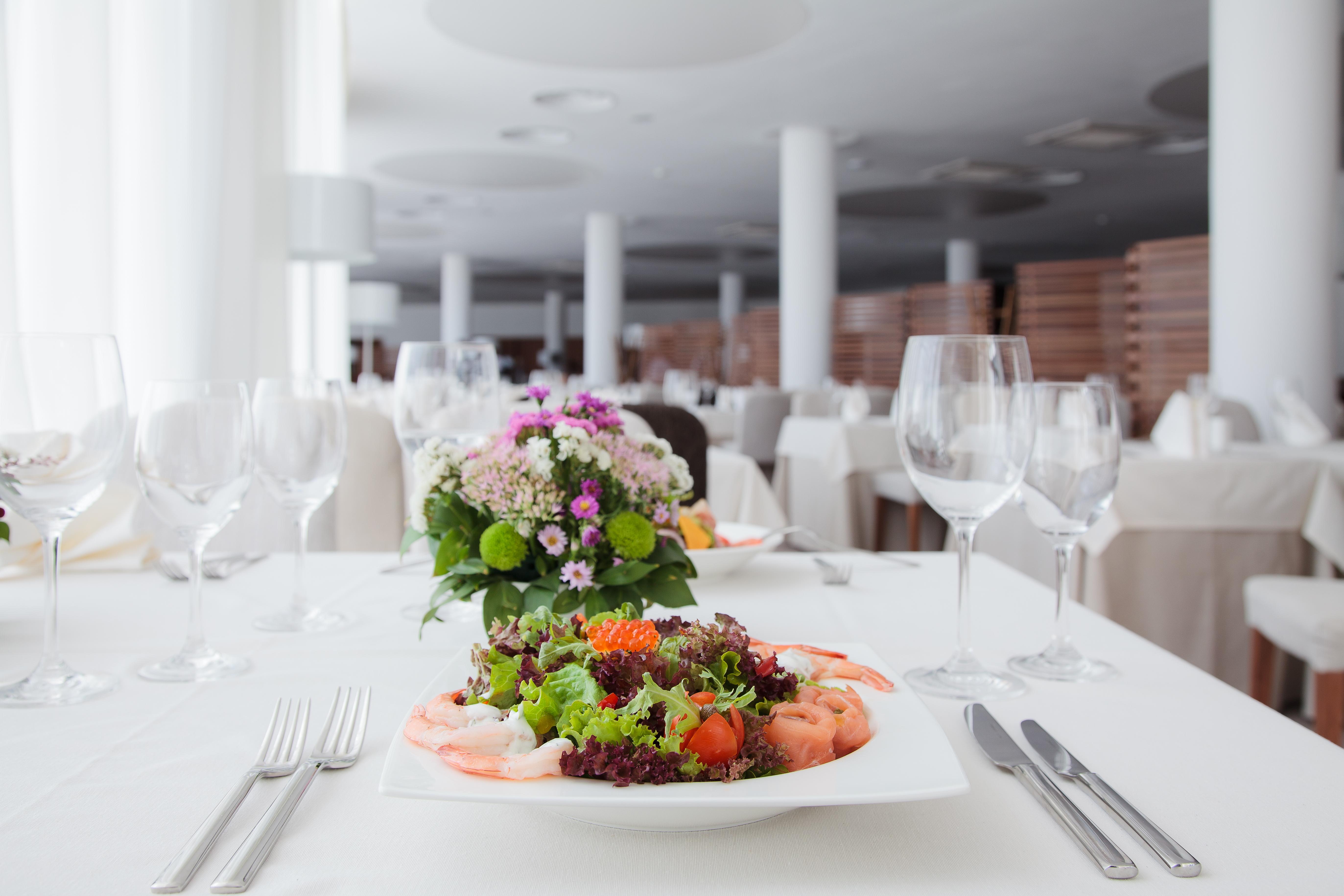 Lighthouse Golf & Spa Hotel Balcic Exterior foto A salad on a plate