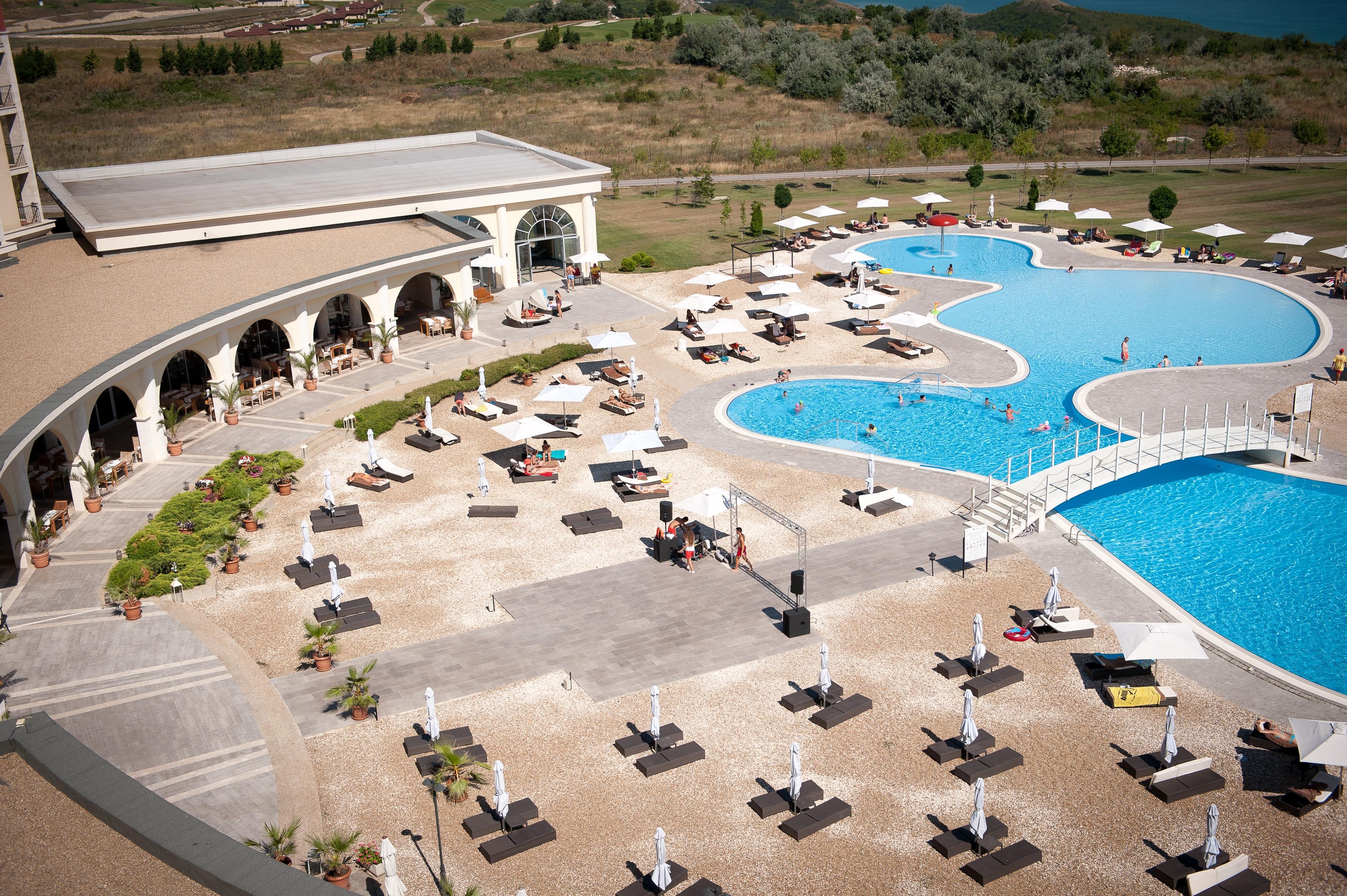 Lighthouse Golf & Spa Hotel Balcic Exterior foto The swimming pool at the hotel