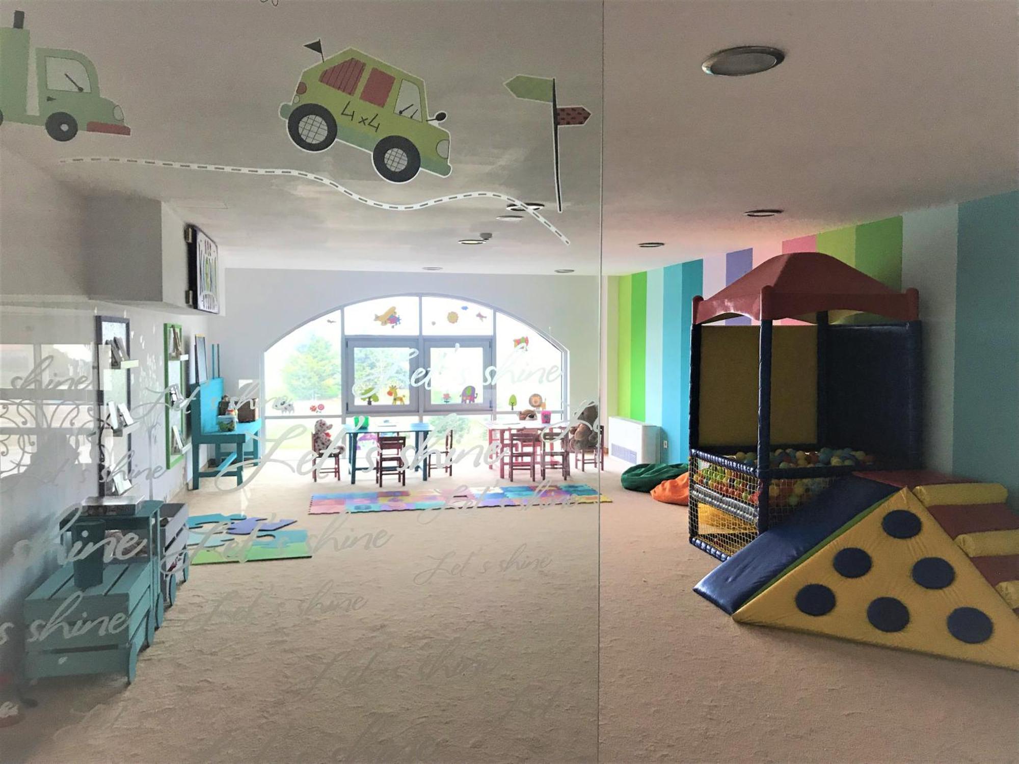 Lighthouse Golf & Spa Hotel Balcic Exterior foto The interior of a typical nursery