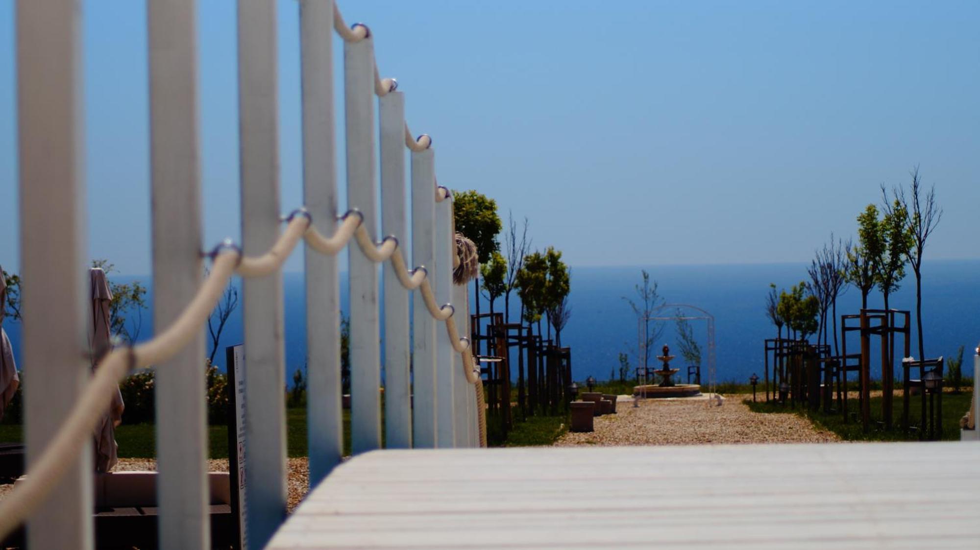 Lighthouse Golf & Spa Hotel Balcic Exterior foto The memorial