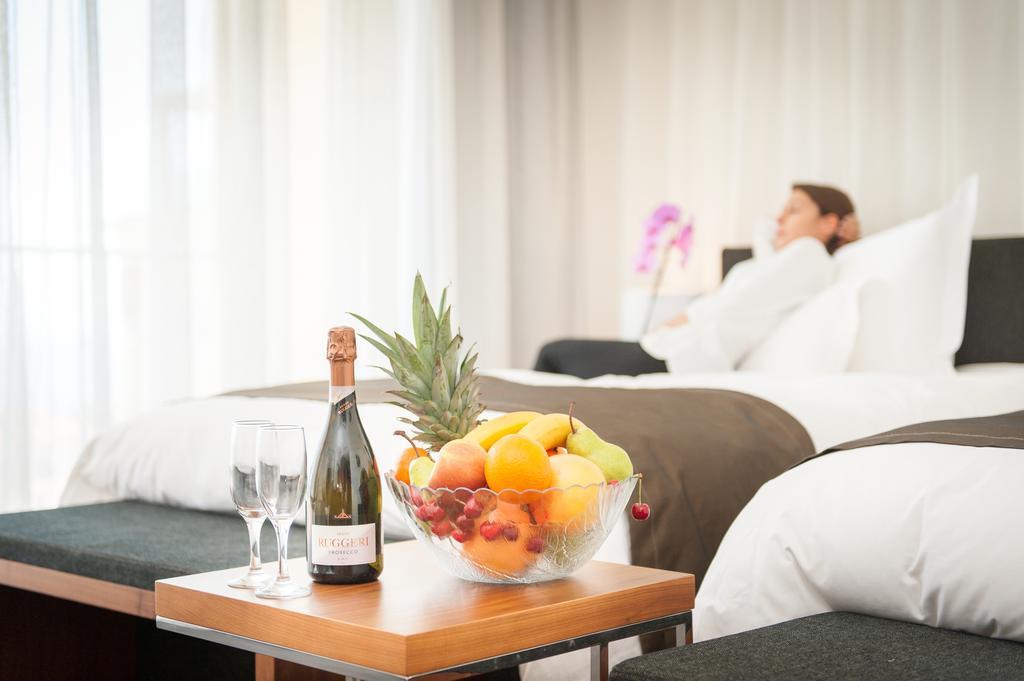 Lighthouse Golf & Spa Hotel Balcic Exterior foto A fruit bowl in a hotel room