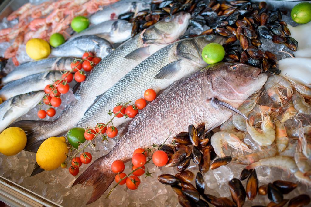 Lighthouse Golf & Spa Hotel Balcic Exterior foto Seafood