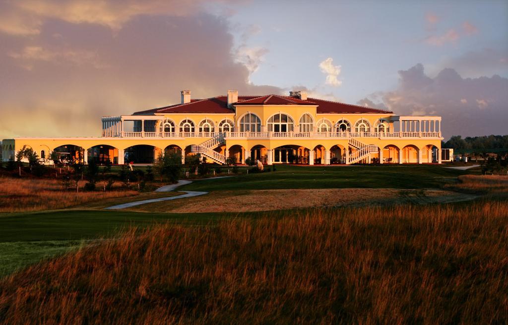 Lighthouse Golf & Spa Hotel Balcic Exterior foto Club House